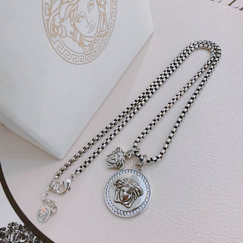 Versace necklace lyx210